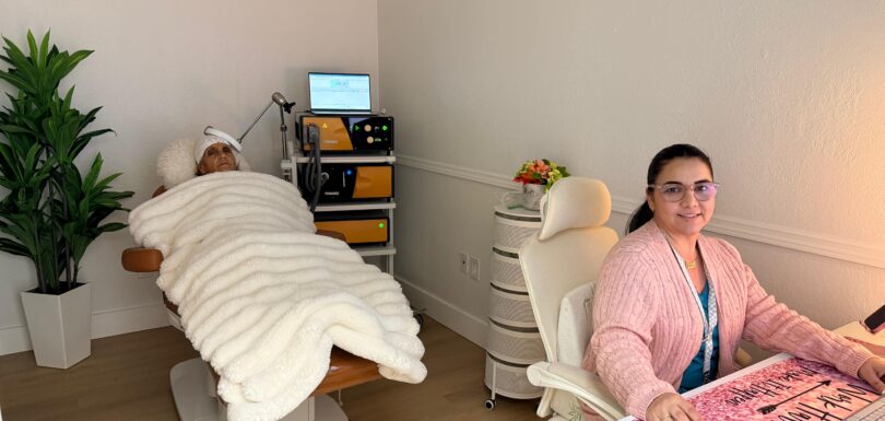 Un paciente que se pregunta por qué los antidepresivos no funcionan y busca ayuda para la depresión resistente al tratamiento a través de la psiquiatría innovadora de Florida y la terapia TMS para la salud mental como tratamiento para la depresión sin medicamentos en Hidalgo TMS.