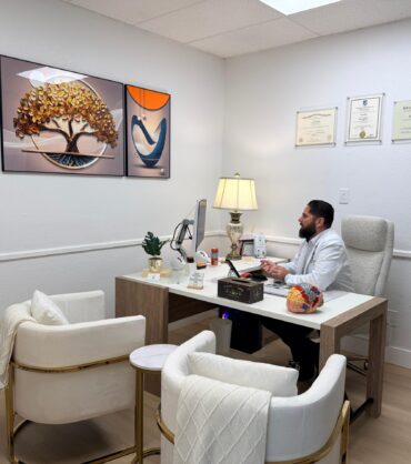 OCD Specialist Miami providing intrusive thoughts help and brain circuit regulation for obsessive-compulsive disorder treatment.