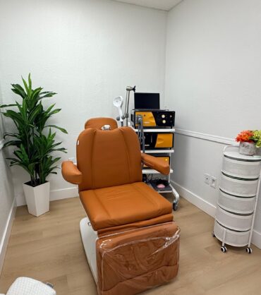 Advanced treatment rooms for TMS vs Ketamine for treatment-resistant depression relief in Miami