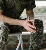 Veterano en un entorno de apoyo que representa la atención del TEPT para los socorristas en Miami